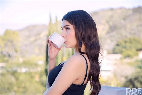 valentina nappi blowjob|Valentina Nappi POV Blowjob .